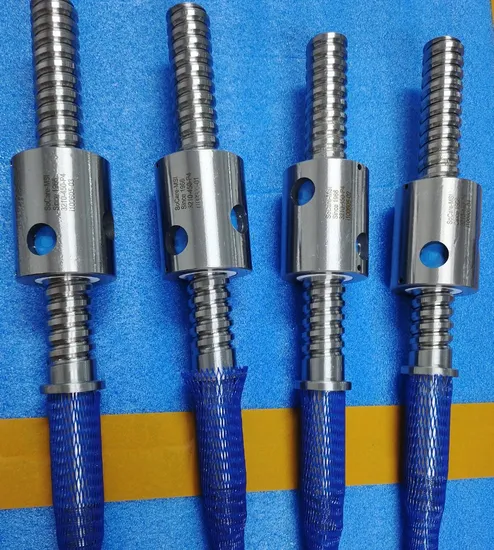 Machine de capsulage de type table Machine de conditionnement de bouteilles de pulvérisation en verre de boisson d'eau semi-automatique Machine de capsulage Machine à vis en plastique pneumatique de bureau