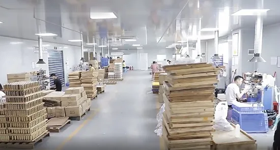 Logo imprimé en gros carré 30 ml, 50 ml, 100 ml cosmétique bouteille de parfum en verre rose givré pour huile capillaire/huile corporelle